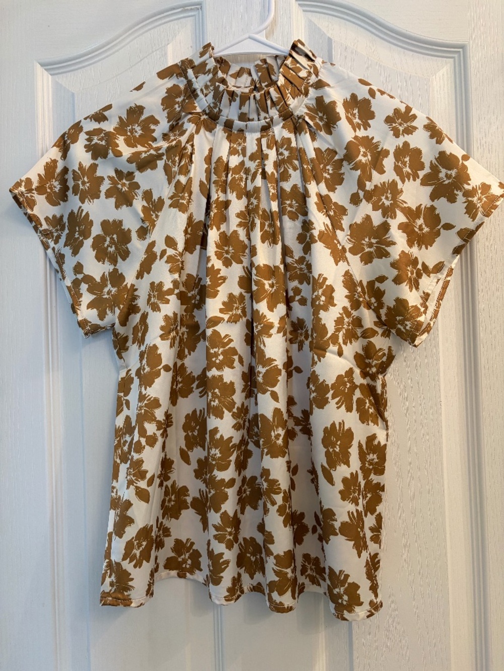 THML White/Gold-Flowered Raglan Cap Sleeve & Ruffle Pleated Collar Blouse XS NWT